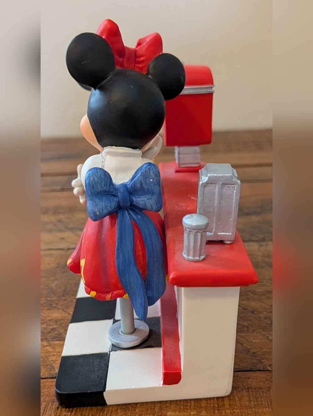 Mickey & Minnie Sweethearts Of The 50s Collection - Soda Shop Sweethearts - Picture 2 of 5